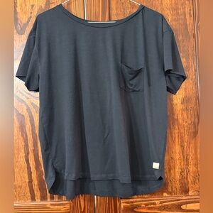 Vuori lux performance tee in women's xl